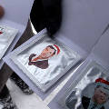 Москвичи расхватали презервативы с портретами лидеров оппозиции