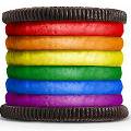 Компания Oreo выпустила радужное печенье как посвящение гей-парадам