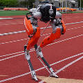 Двуногий робот пробежал стометровку и поставил мировой рекорд