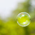 Робота научили общаться с людьми при помощи мыльных пузырей