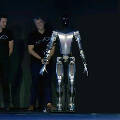 В следующем году робот Optimus от Tesla начнёт работать на заводах в рамках тестирования