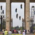 Необычная инсталляция ко Дню ВДВ шокировала москвичей