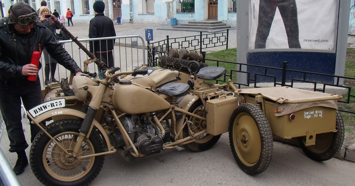 BMW r75 Sahara Camo