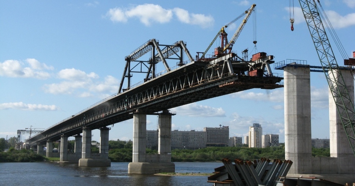 Строительство береговой опоры моста