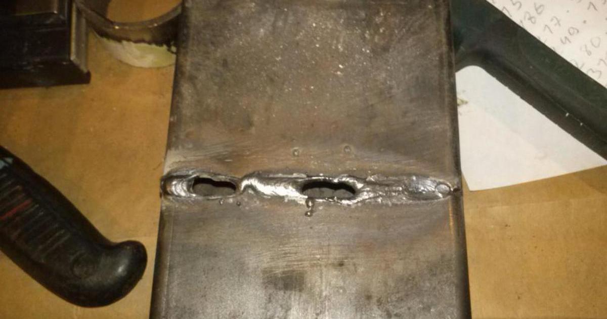 Дефект сварного шва прожог. Прожог металла при сварке. Дефект сварного шва прожог. Чем прожечь металл. Сварка тонкого металла электродом 2 мм.