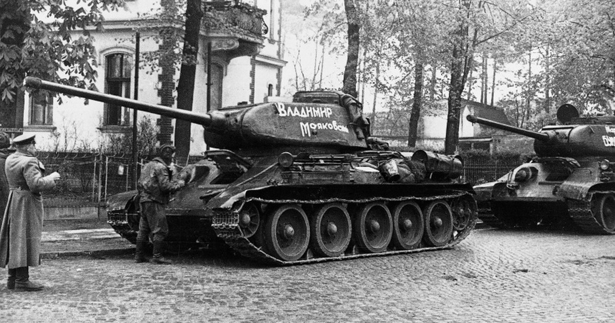 Военная техника 1941 года. Т 34 85 Берлинская операция. Т 34 85 В Берлине. Танк т34 1945.