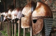 Как рыцари защищали доспехи от коррозии, если нержавеющая сталь появилась только в XX веке