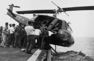 Зачем американцы сбрасывают вертолет с палубы авианосца в море 