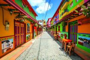 Разноцветный колумбийский городок, превратившийся в туристическую мекку