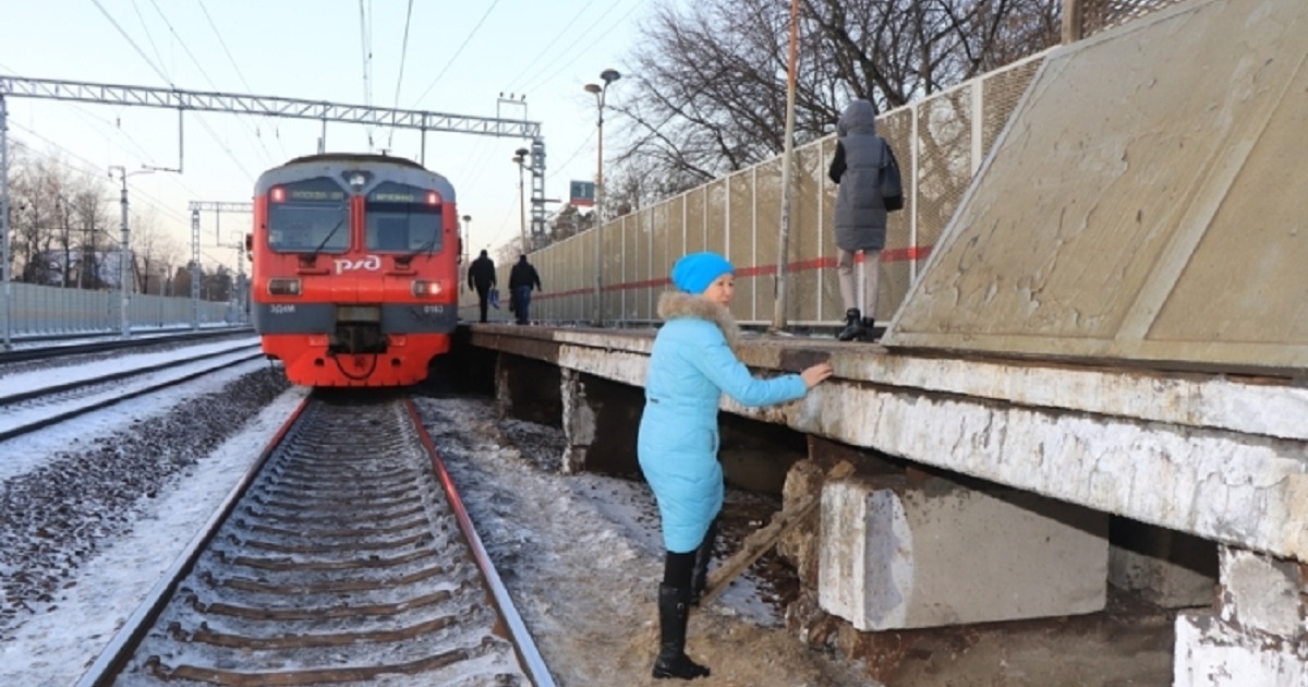 Липецкие медики оценивают состояние попавших под поезд отца и ребёнка как тяжёлое