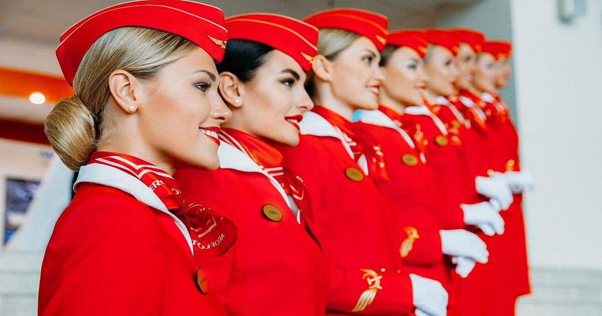 Группа стюардессы. Nordwind Airlines стюардессы. Униформа Уральские авиалинии.